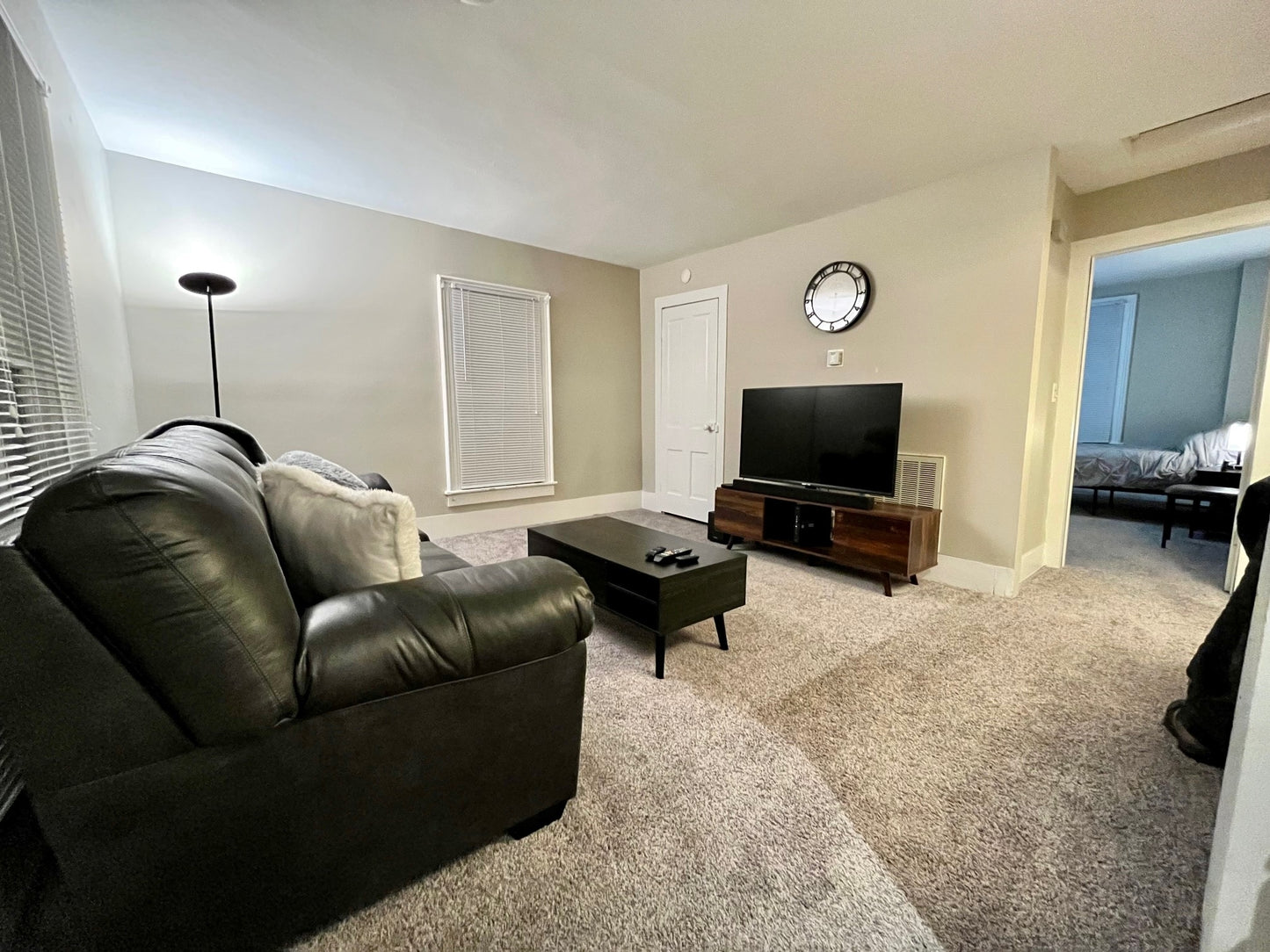 2nd Floor 2 Bedroom 1 Bath Apartment w/Laundry