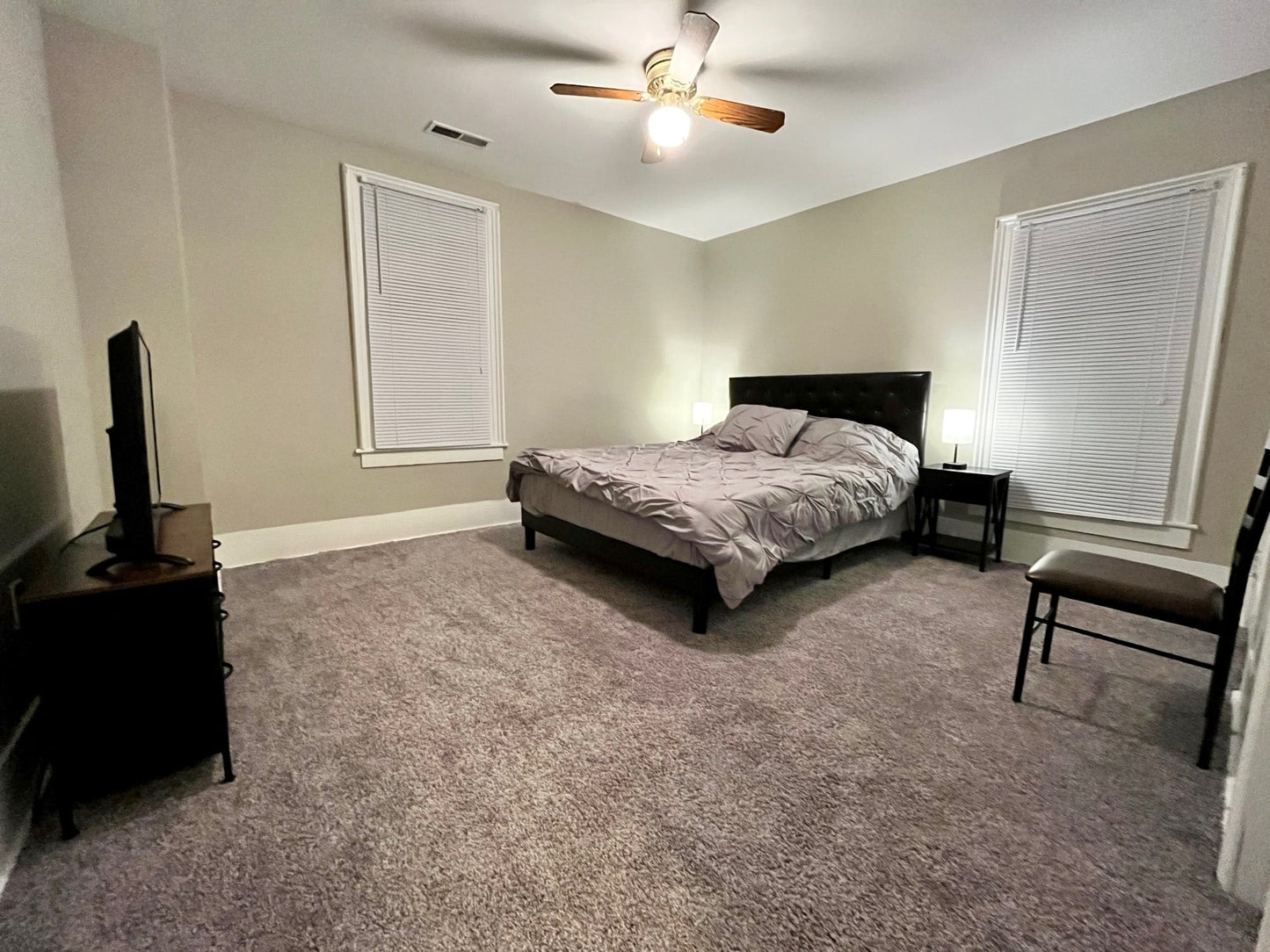 2nd Floor 2 Bedroom 1 Bath Apartment w/Laundry