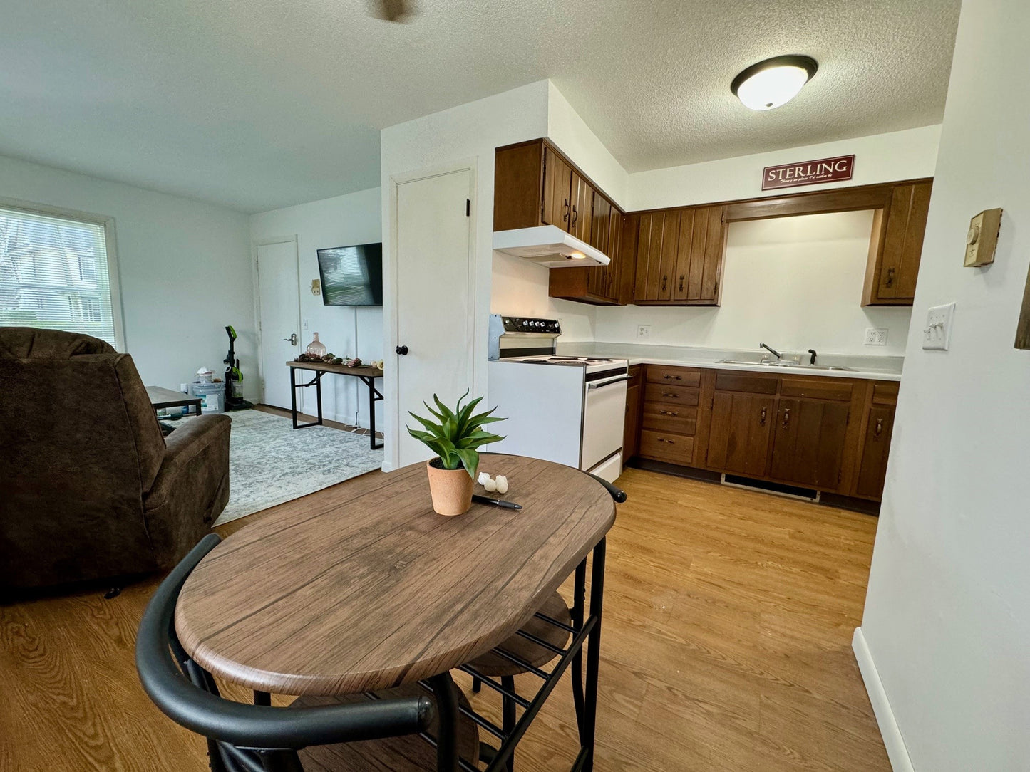 1 Bedroom 1st Floor Apartment w/Laundry