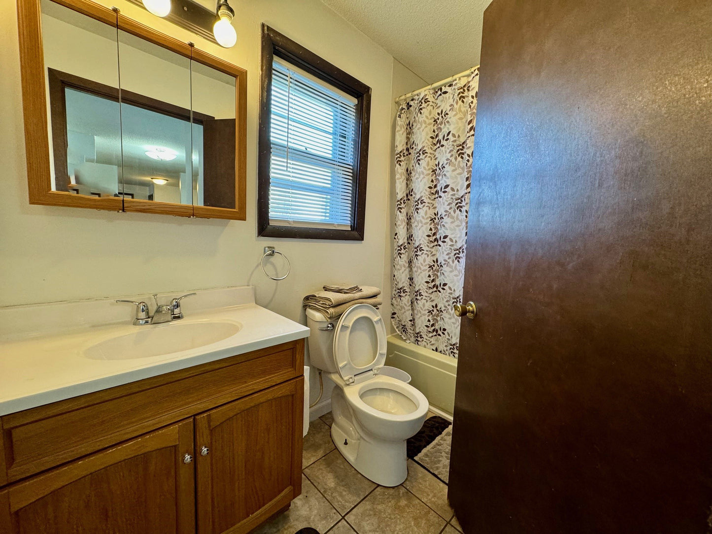 2nd Floor 2 Bedroom 1 Bath Apartment