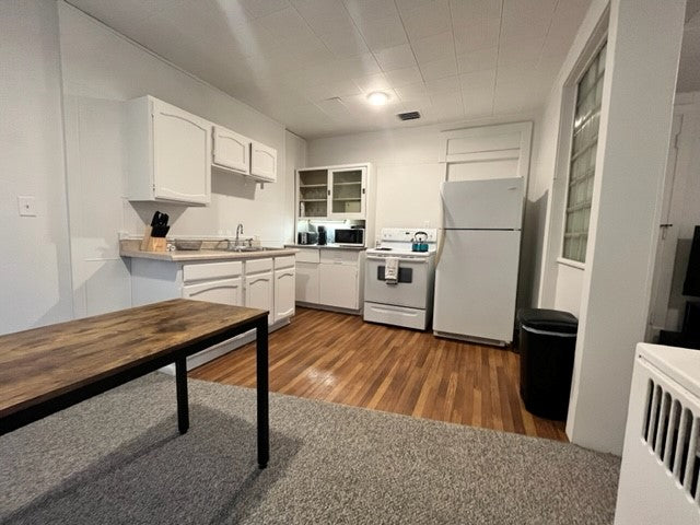 2nd Floor Studio w/ Kitchen