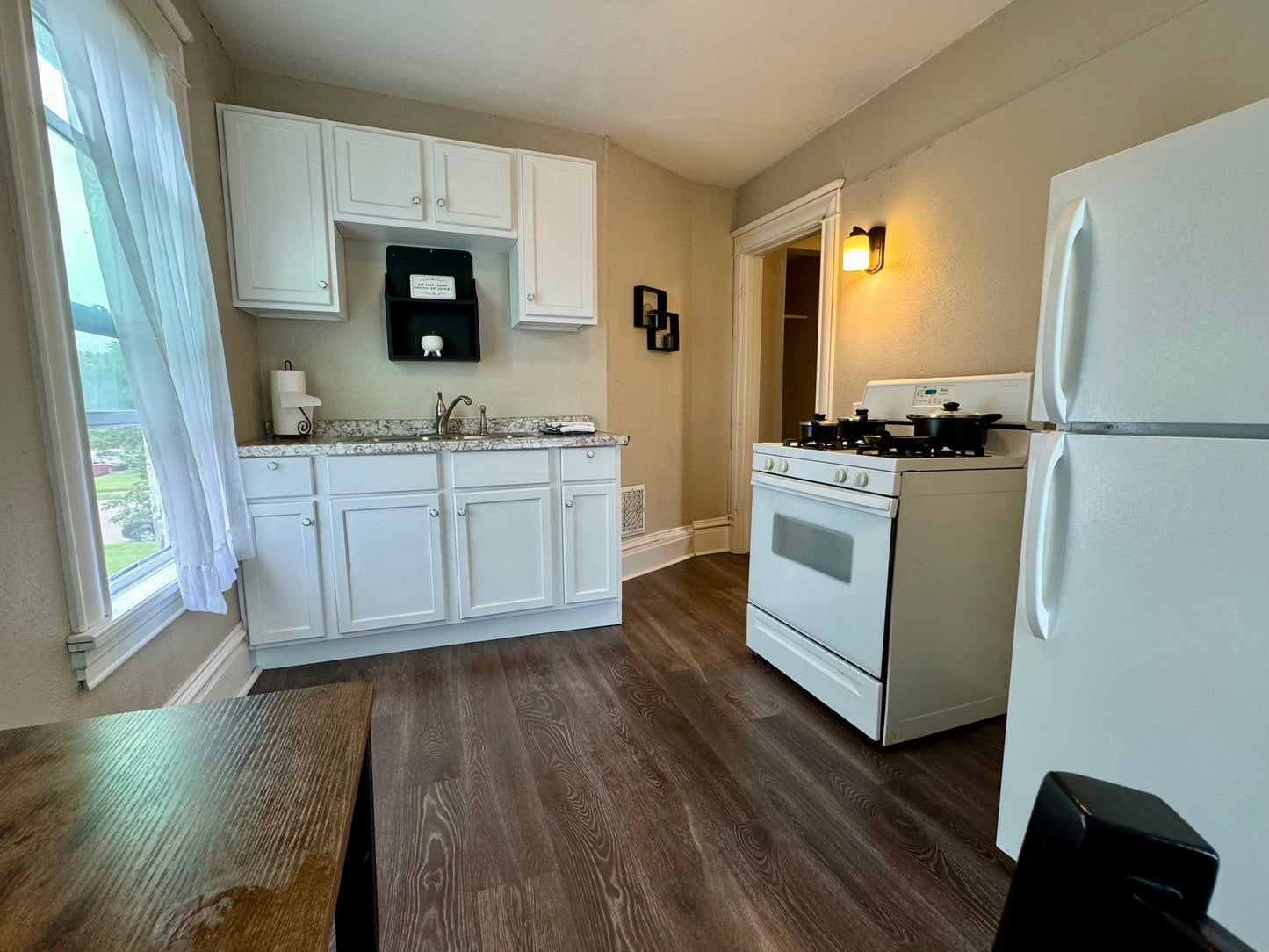 2nd Floor Studio w/ Kitchen