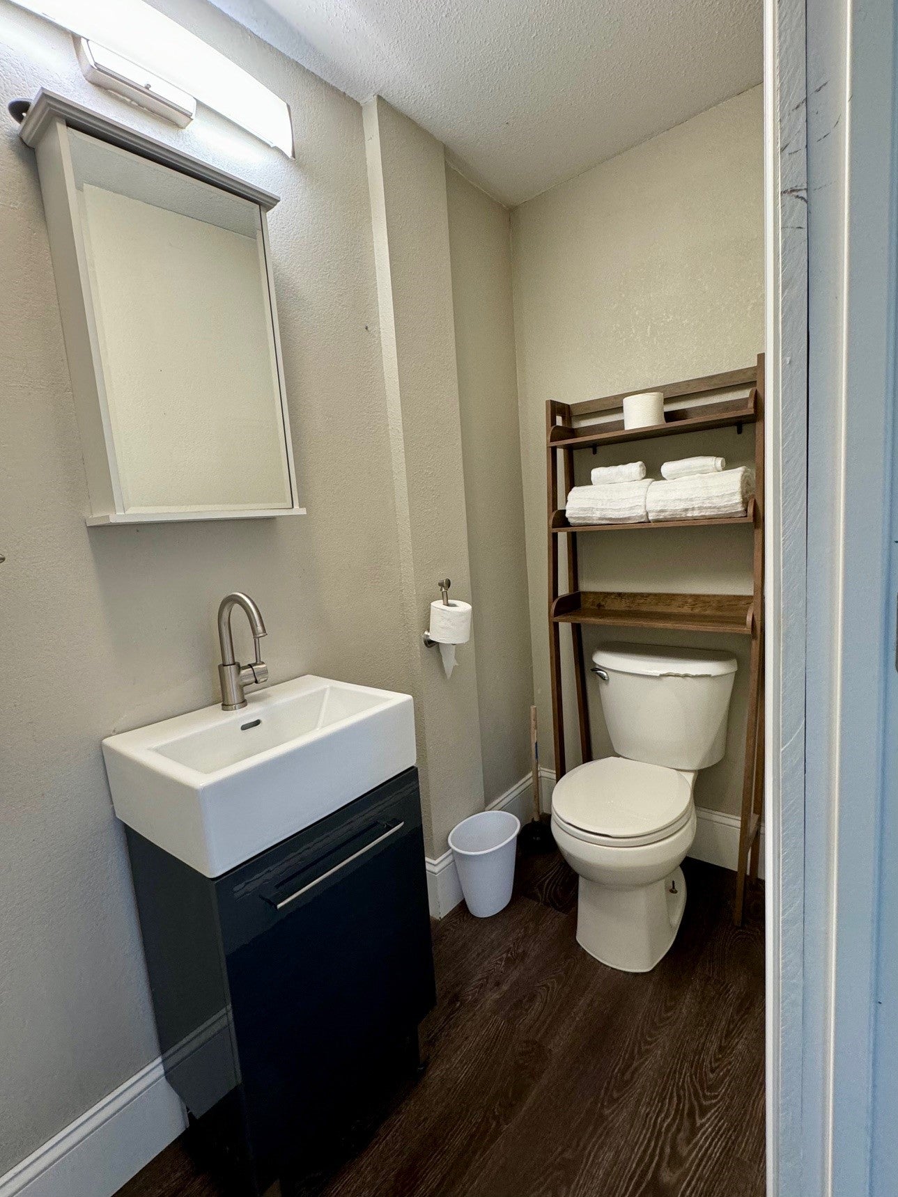 2nd Floor Studio w/ Kitchen