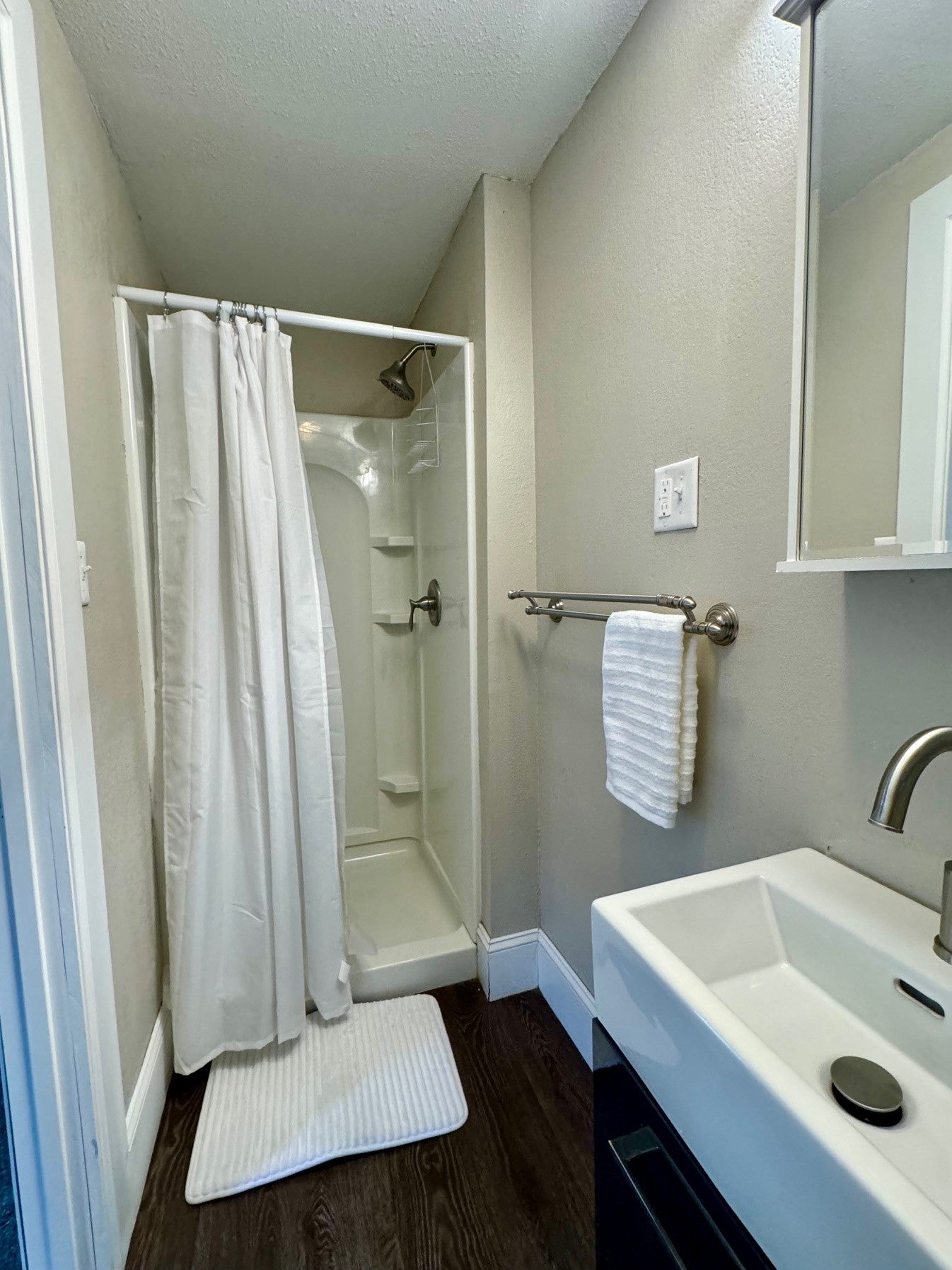 2nd Floor Studio w/ Kitchen