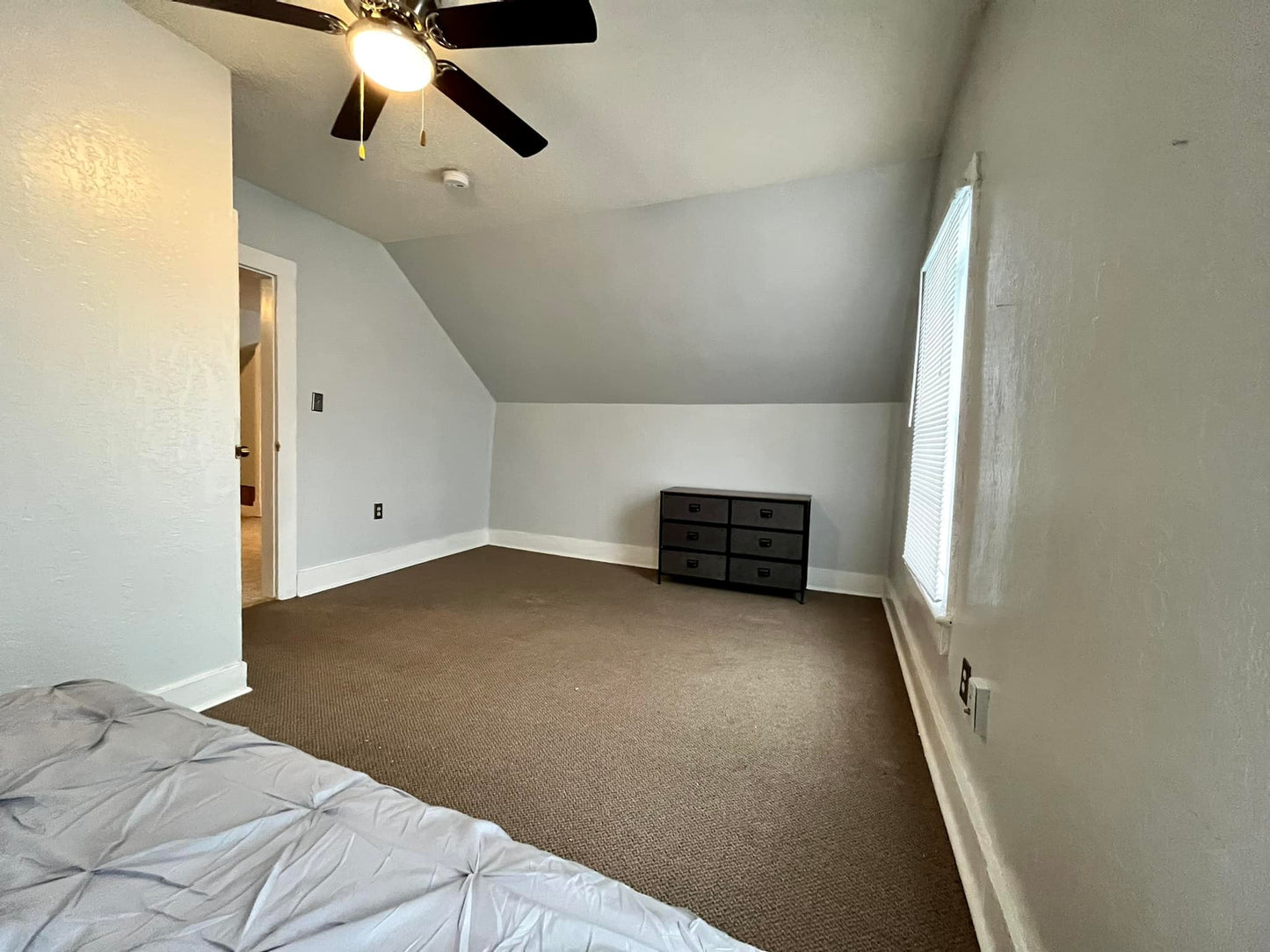 2nd Floor 1 Bedroom Apartment
