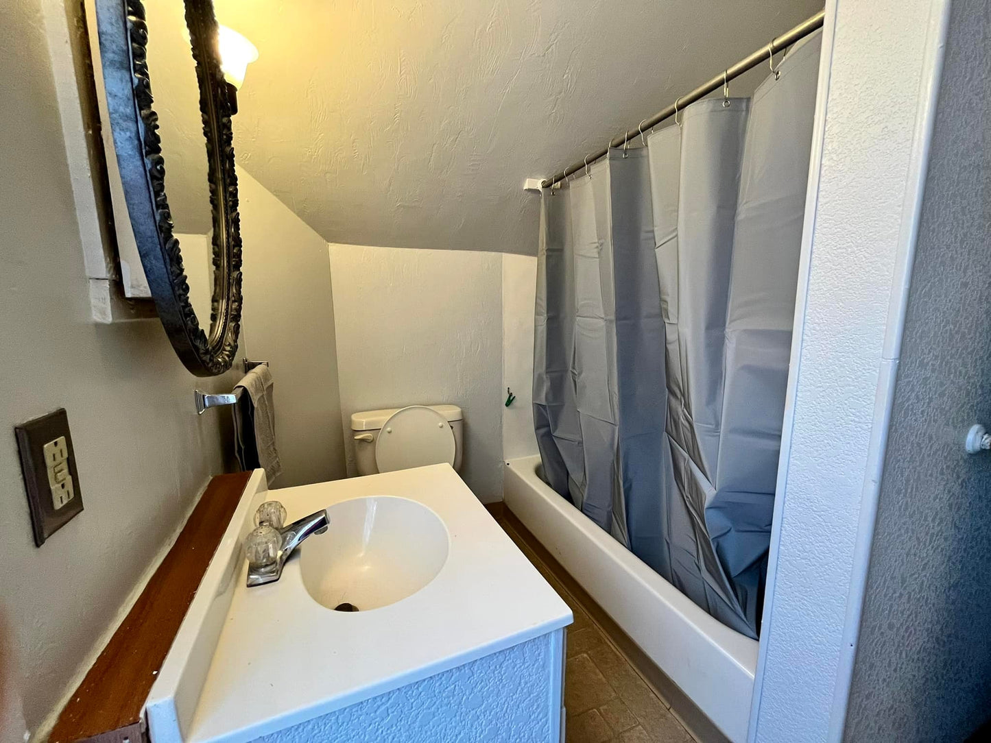 2nd Floor 1 Bedroom Apartment