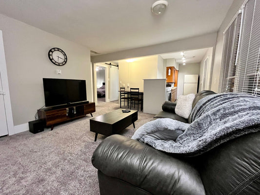 2nd Floor 2 Bedroom 1 Bath Apartment w/Laundry