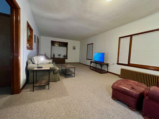 1st Floor 1Bed w/Laundry & Garage Apartment