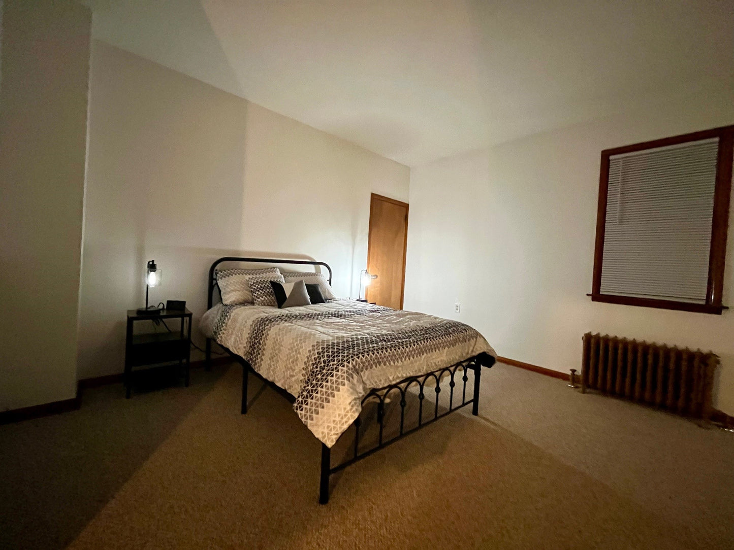 1st Floor 1Bed w/Laundry & Garage Apartment